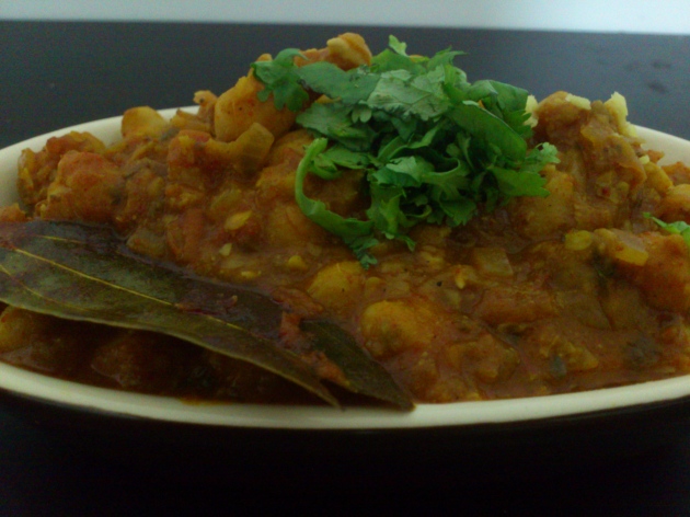 Chole (Chickpeas Curry with Indian Spices)